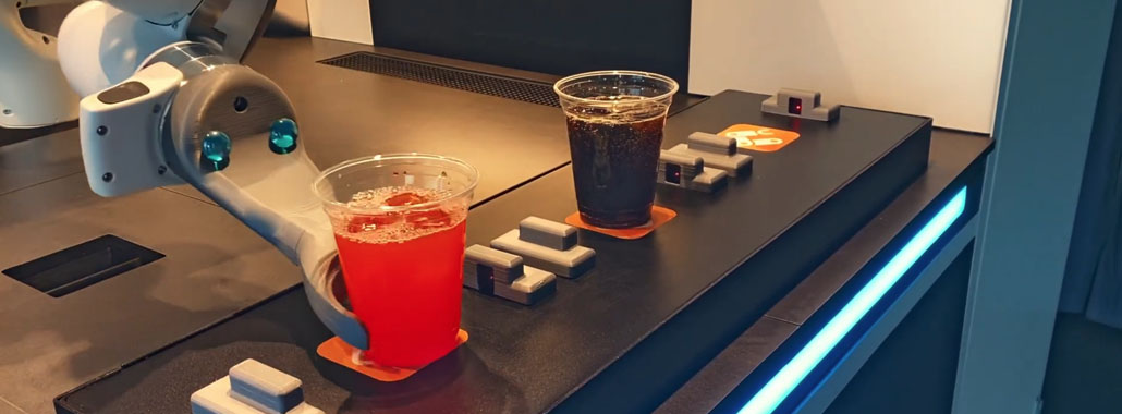 SUIZA: ROBOT BARISTA DE SMYZE HACE CAFÉ Y BEBIDAS SIN ALCOHOL