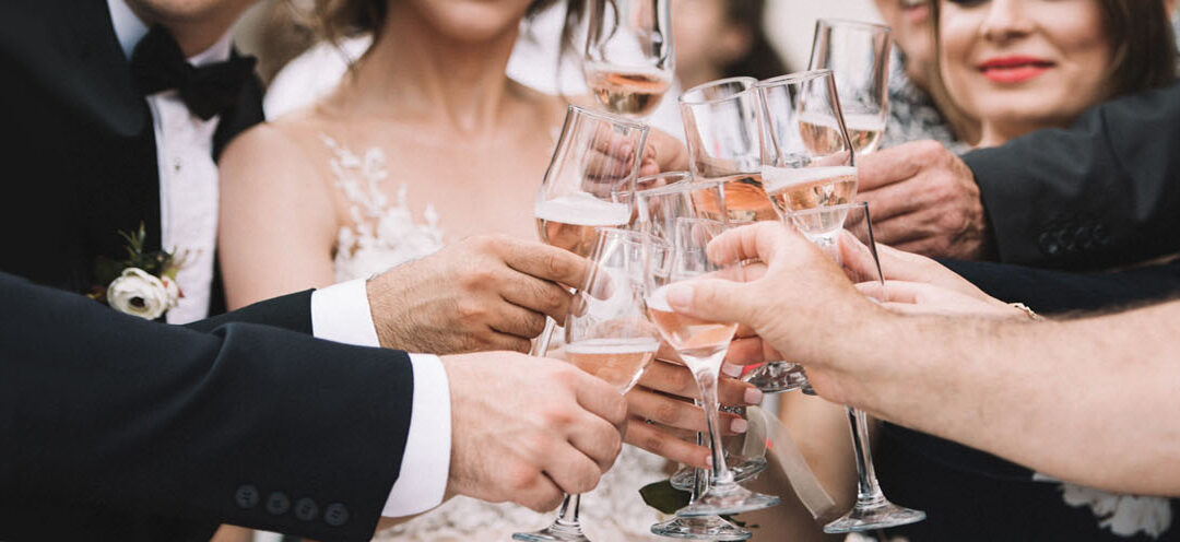 ¿QUÉ VINOS ELEGIR PARA UNA BODA Y CÓMO CALCULAR LA CANTIDAD?