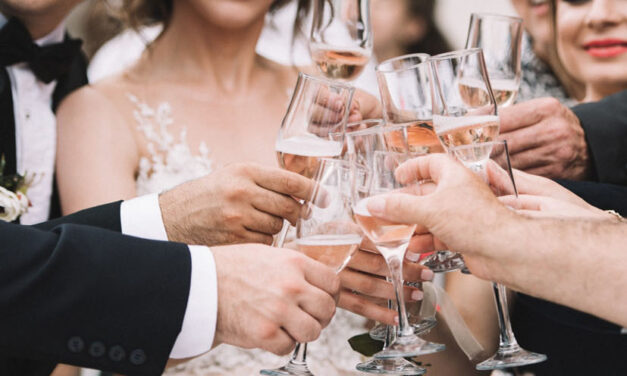 ¿QUÉ VINOS ELEGIR PARA UNA BODA Y CÓMO CALCULAR LA CANTIDAD?