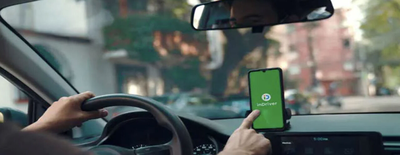 inDrive avanza por la Riviera Maya y se convierte en la primera app de movilidad en Playa del Carmen; firma convenio con gremio taxista
