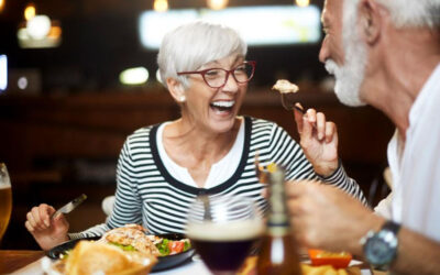 Restaurantes que ofrecen descuento para adultos mayores con su tarjeta El INAPAM