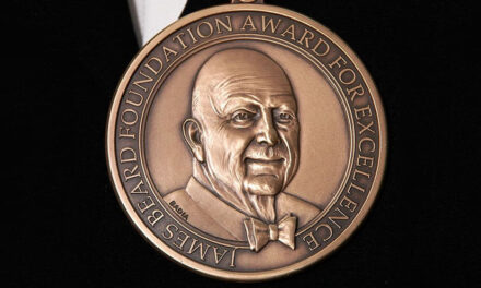 Aquí está la lista completa de ganadores de los Premios James Beard 2025