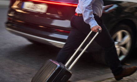 Uber consigue suspensión definitiva para aeropuertos: conductores pueden llevar y recoger usuarios sin ser detenidos