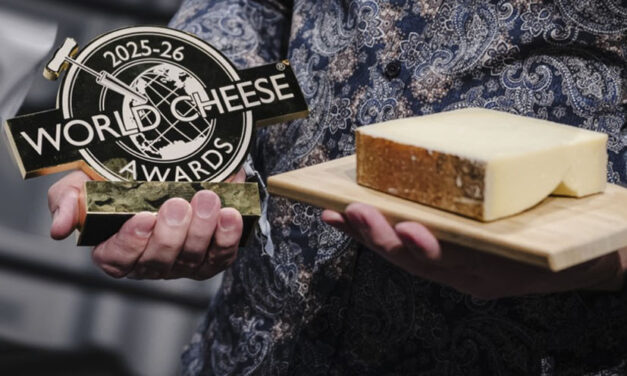 Un queso suizo madurado 18 meses es coronado como el mejor del mundo en 2025