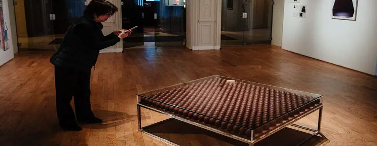 Una subasta de obras de arte de chocolate recauda más de US$125.000 en París