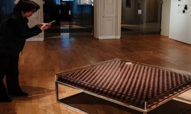 Una subasta de obras de arte de chocolate recauda más de US$125.000 en París