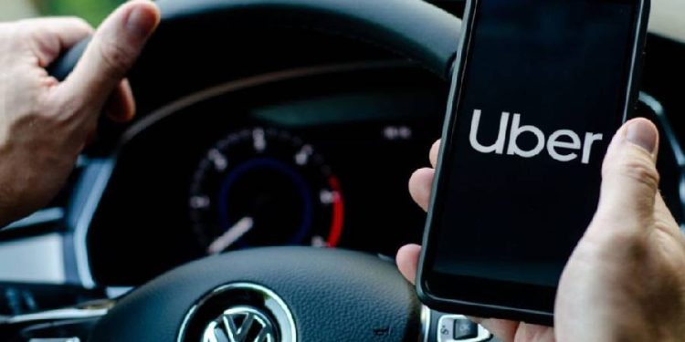 Uber y MX Taxi sellan alianza en México