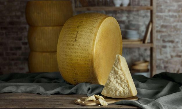 El 27 de octubre se celebra el Parmigiano Reggiano Day. Conoce su origen y la solidaridad gastronómica que surgió tras los terremotos de 2012.